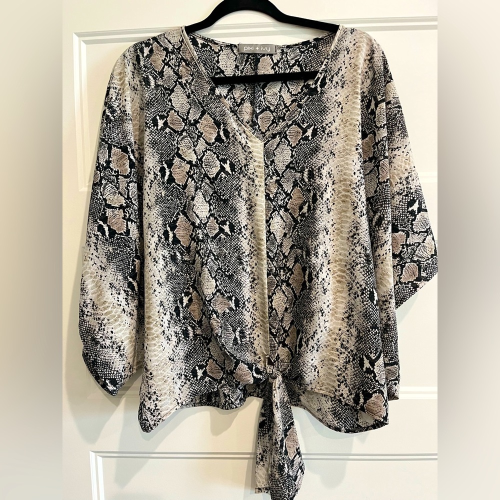 Women’s 3/4 sleeve blouse